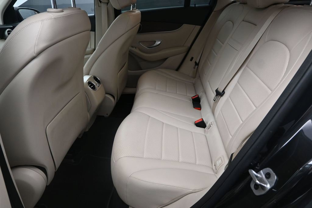 Used 2022 Mercedes-Benz GLC 300 4MATIC w/ Driver Assistance Package image 16