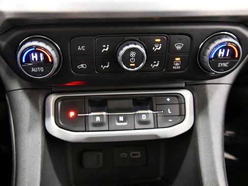 Used 2023 GMC Acadia SLE w/ Driver Convenience Package image 24