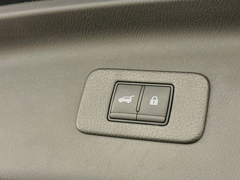 Used 2023 Nissan Armada SL AWD/4WD image 32