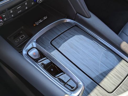 Used 2022 Buick Enclave Premium image 17