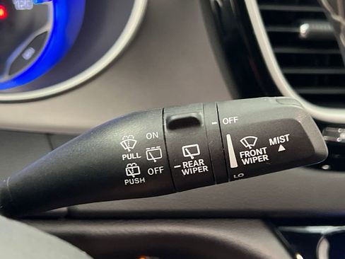 Used 2025 Chrysler Pacifica Select FWD image 55