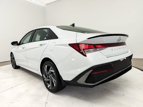 Used 2025 Hyundai Elantra Sport FWD image 12