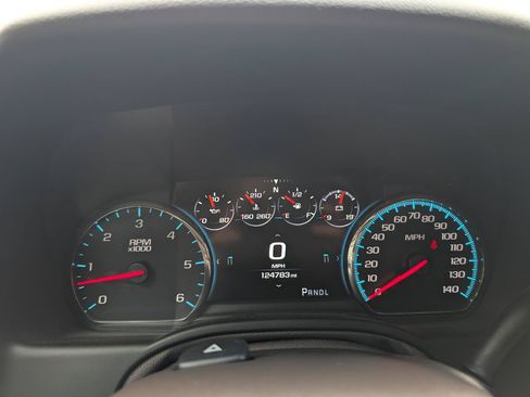 Used 2020 Chevrolet Suburban Premier w/ Premier 6.2L Value Package AWD/4WD image 16