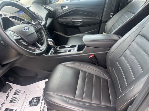 Used 2019 Ford Escape Titanium image 10