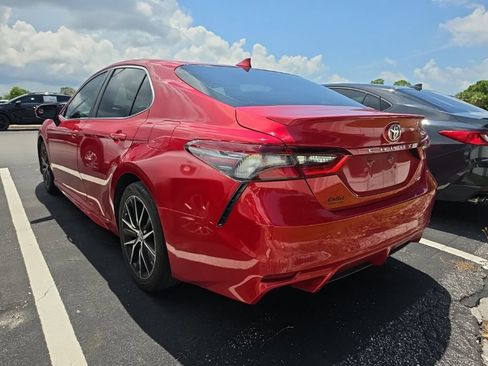 Used 2021 Toyota Camry SE FWD image 12