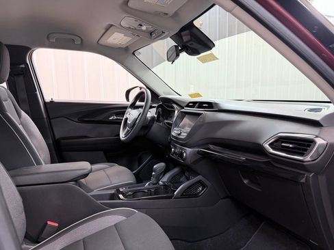 Used 2023 Chevrolet TrailBlazer LT FWD image 27