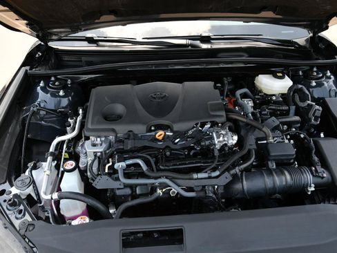 Used 2026 Toyota Camry SE FWD image 32