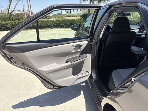 Used 2016 Toyota Camry SE FWD image 11