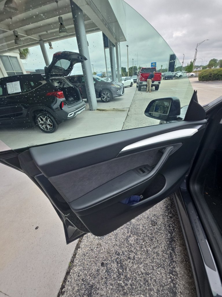 Used 2024 Tesla Model Y 2WD image 11