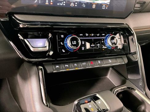Certified 2024 GMC Sierra 1500 AT4 w/ Technology Package AWD/4WD image 15
