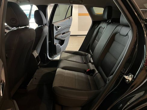 Used 2025 Chevrolet Trax LT w/ LT Convenience Package image 24