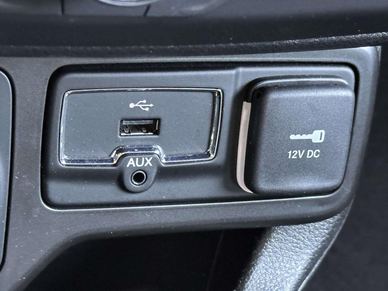 Used 2020 Jeep Renegade Limited AWD/4WD image 31