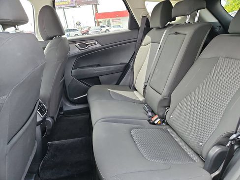 Used 2025 Kia Sportage LX FWD image 15