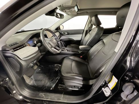 Used 2022 Jeep Compass Latitude w/ Sun and Sound Group AWD/4WD image 19