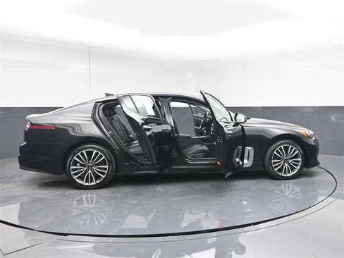 Used 2019 Kia Stinger Premium image 40