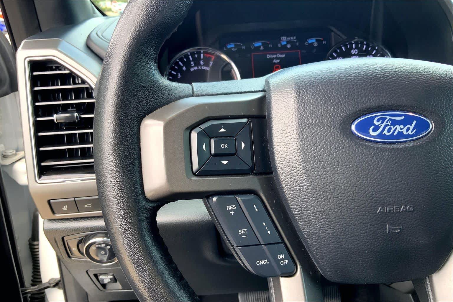 Used 2019 Ford Expedition XLT w/ Equipment Group 202A AWD/4WD image 24