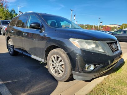 Used 2016 Nissan Pathfinder SV