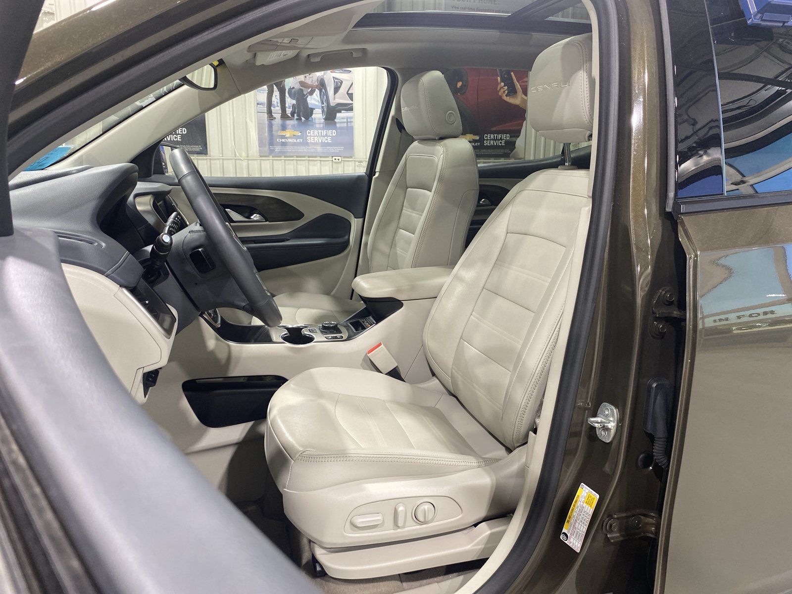 Used 2024 GMC Terrain Denali w/ Denali Premium Package AWD/4WD image 20