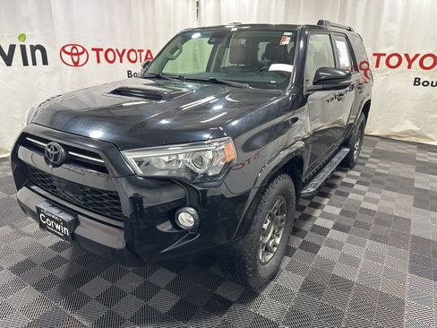Used 2020 Toyota 4Runner Venture w/ Moonroof Package image 3