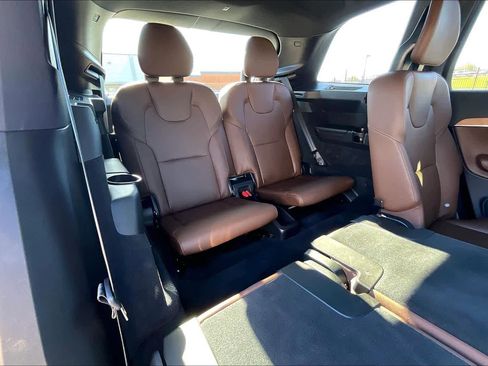 Used 2023 Volvo XC90 T8 Plus image 31