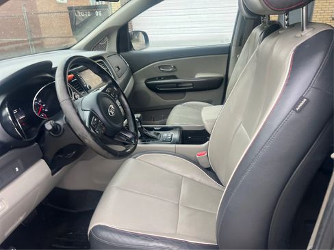 Used 2017 Kia Sedona LX w/ LX Essentials Premium Package FWD image 10