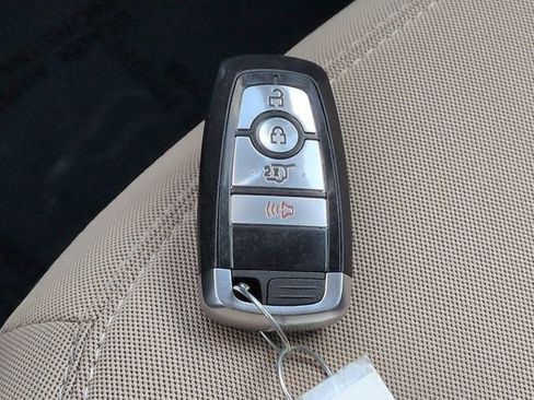 Certified 2024 Ford Explorer XLT image 27