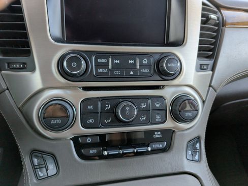 Used 2015 GMC Yukon Denali w/ Premium Package image 18