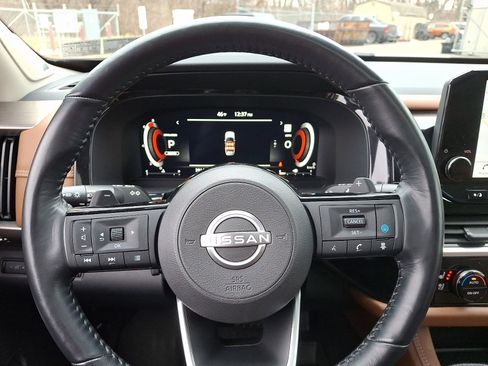 Used 2023 Nissan Pathfinder Platinum w/ Cargo Package image 21