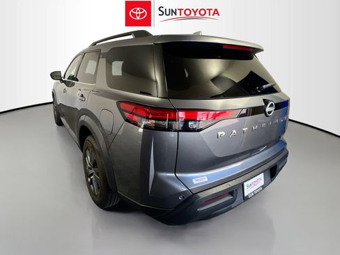 Used 2023 Nissan Pathfinder SV image 6