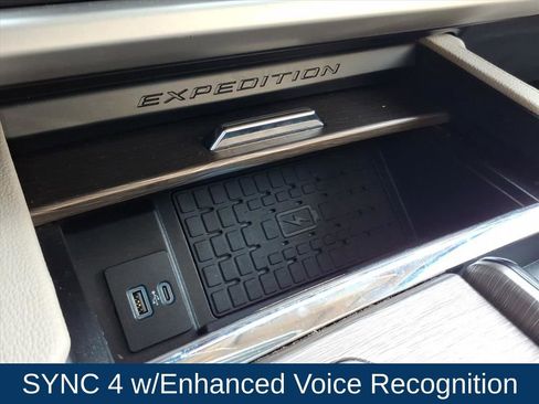 Used 2024 Ford Expedition Limited image 6