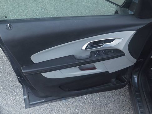 Used 2010 Chevrolet Equinox LS FWD image 22
