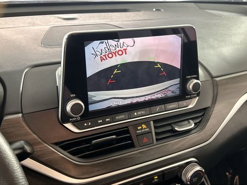 Used 2025 Nissan Altima 2.5 SV FWD image 18