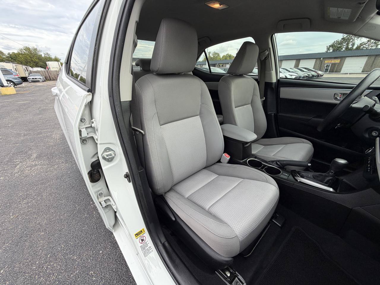Used 2014 Toyota Corolla LE FWD image 16