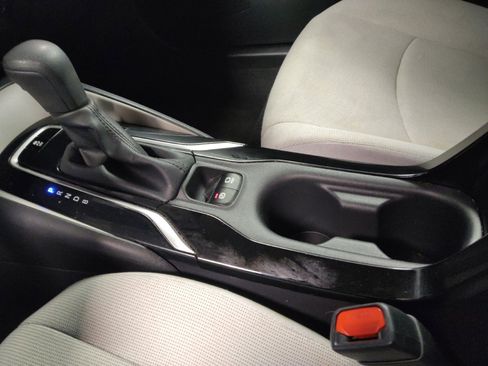 Used 2020 Toyota Corolla LE FWD image 26
