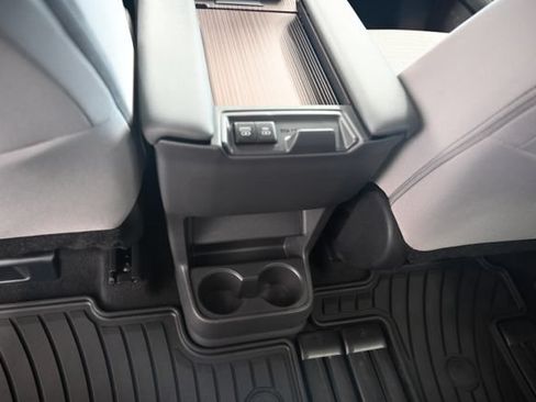 Used 2023 Toyota Sienna LE AWD/4WD image 28