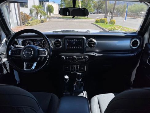 Used 2018 Jeep Wrangler Unlimited Sahara image 21
