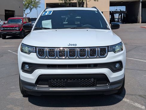 Used 2023 Jeep Compass Latitude w/ Sun and Sound Group AWD/4WD image 2