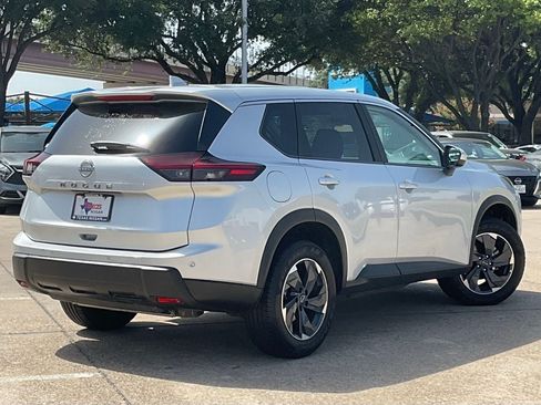 Used 2025 Nissan Rogue SV FWD image 4