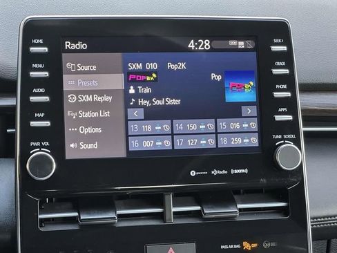 Used 2022 Toyota Avalon XLE image 17