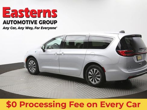 Used 2023 Chrysler Pacifica Touring-L FWD image 65