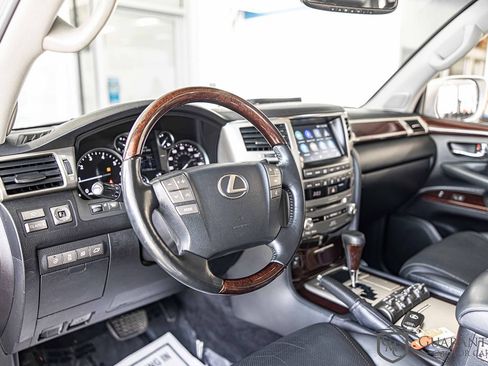 Used 2015 Lexus LX 570 4WD w/ Luxury Package image 21