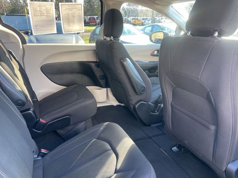 Used 2023 Chrysler Voyager LX FWD image 15