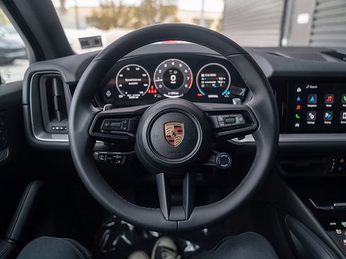 Certified 2025 Porsche Cayenne image 6