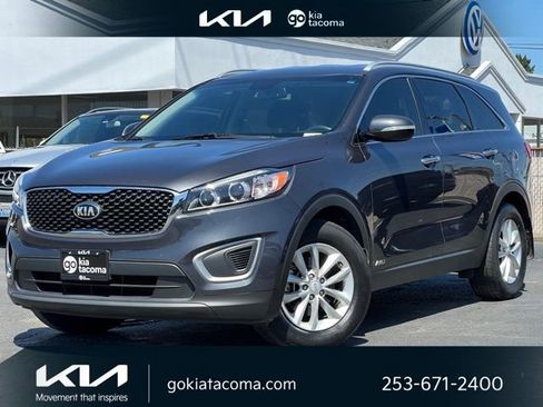 Used 2017 Kia Sorento AWD w/ LX Convenience Package image 1