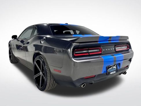 Used 2018 Dodge Challenger SXT image 6