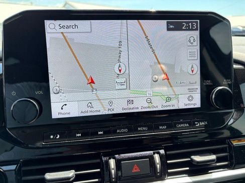 Used 2025 Nissan Pathfinder SL AWD/4WD image 19
