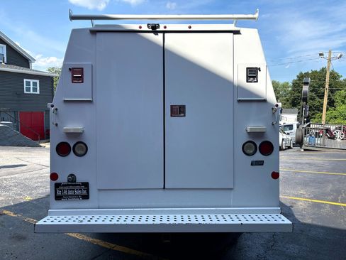 Used 2017 Chevrolet Express 3500 image 5