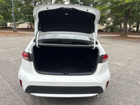 Used 2022 Toyota Corolla LE FWD image 18