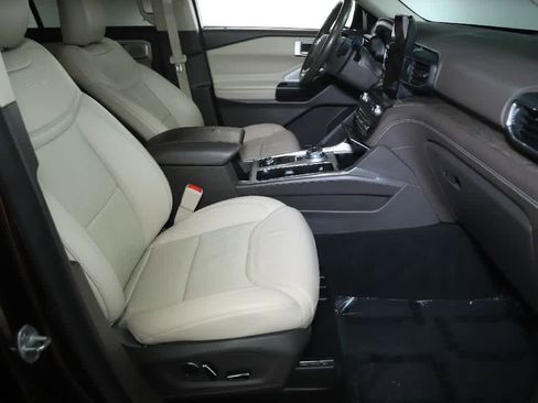Used 2020 Ford Explorer Platinum w/ Premium Technology Package AWD/4WD image 37