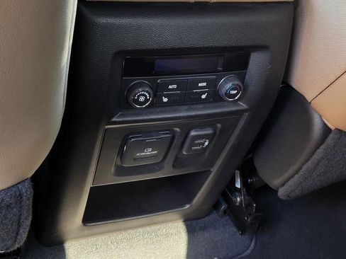 Used 2022 Chevrolet Traverse Premier image 20